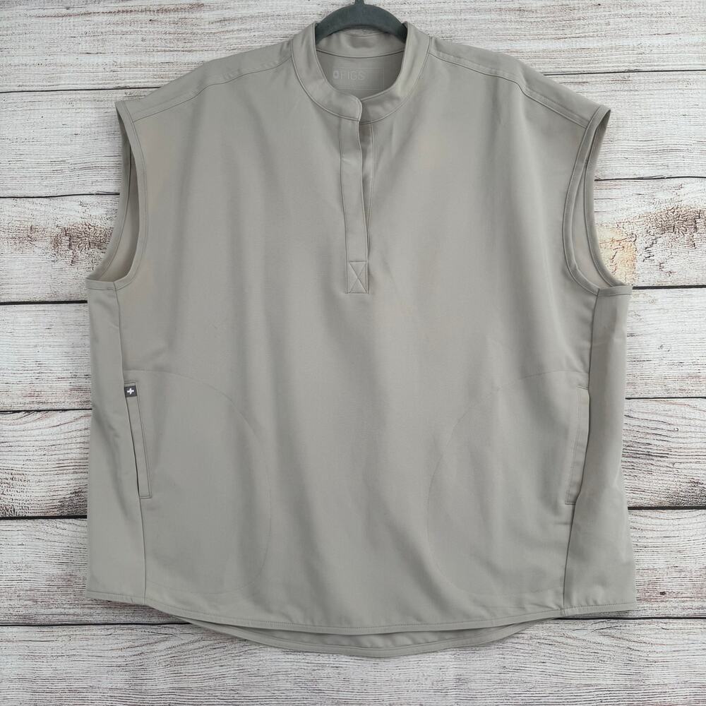 Figs Rafaela‎ Three Pocket Sleeveless Scrub Top Womens XL Beige NEW